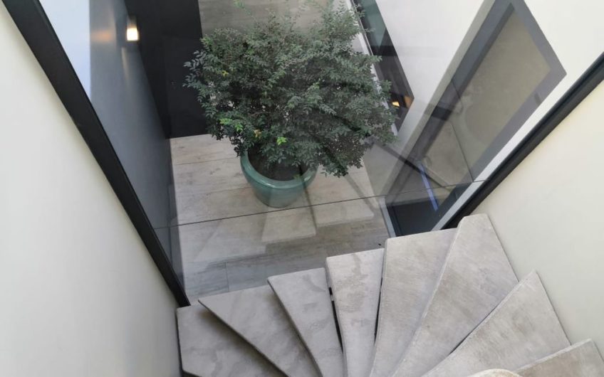 Casa nueva en el Palomar Rodeada de bosque