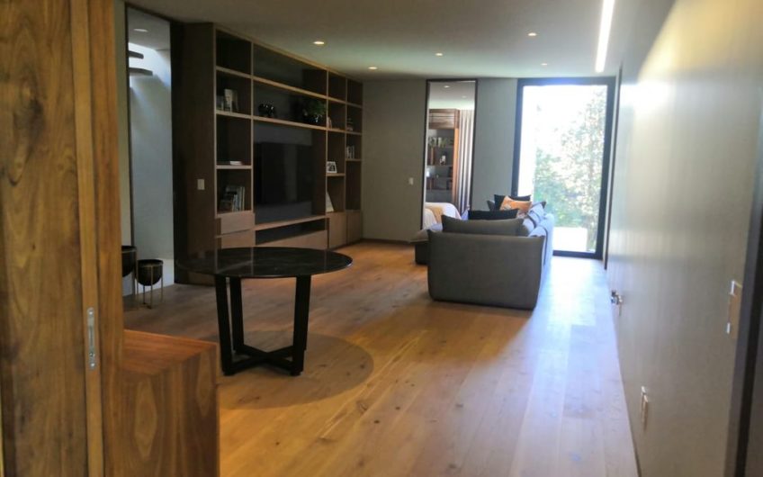 Casa nueva en el Palomar Rodeada de bosque