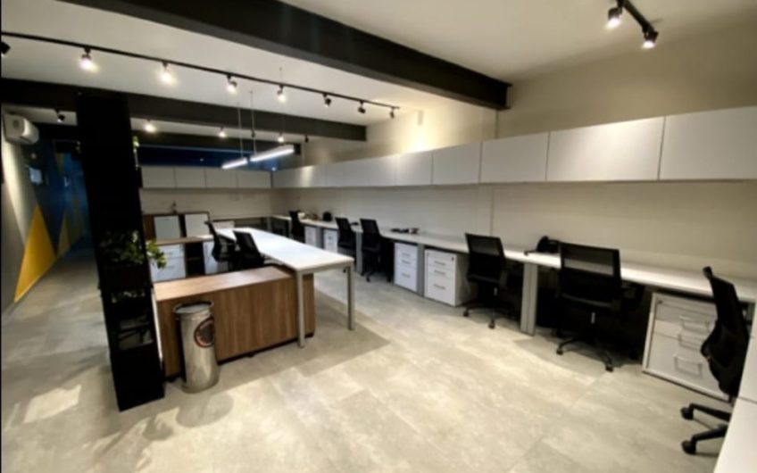 Bodega Moderna con Mobiliario y PANELES SOLARES en renta