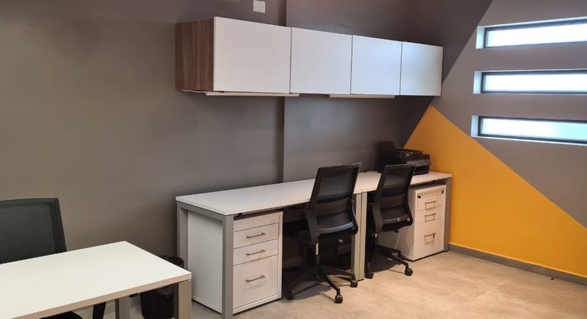 Bodega Moderna con Mobiliario y PANELES SOLARES en renta