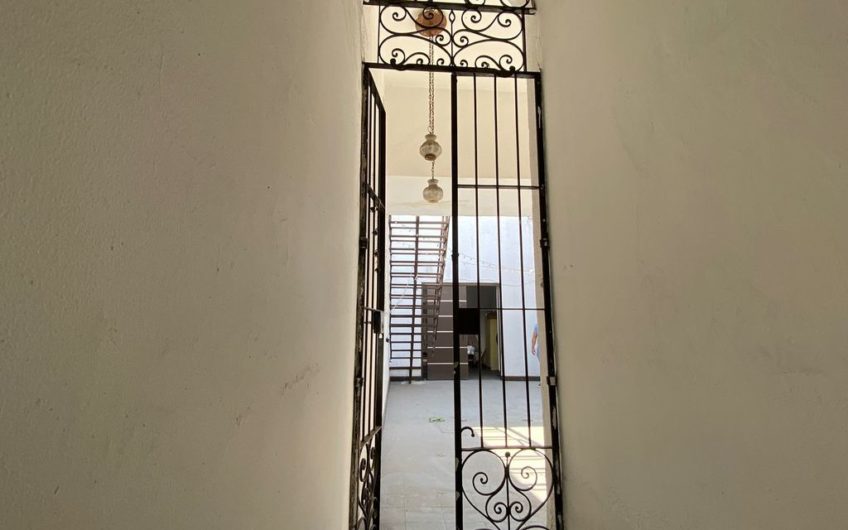 CASA A DOS CUADRAS DEL EXPIATORIO, ZONA CENTRO