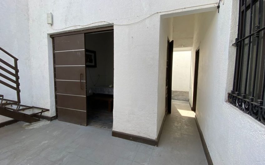 CASA A DOS CUADRAS DEL EXPIATORIO, ZONA CENTRO