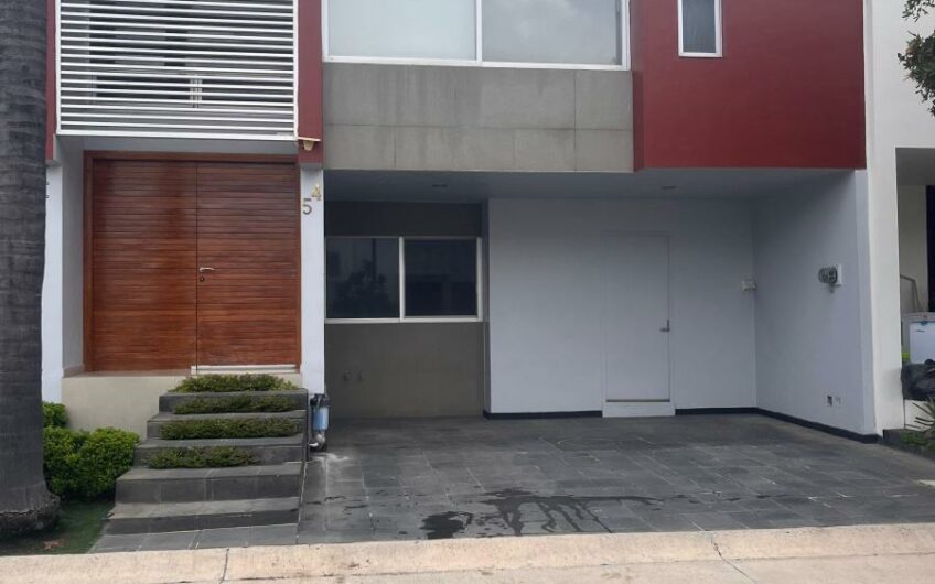 Casa en Renta en Solares Sobre Av Ramon Corona, Zapopan, Jalisco.