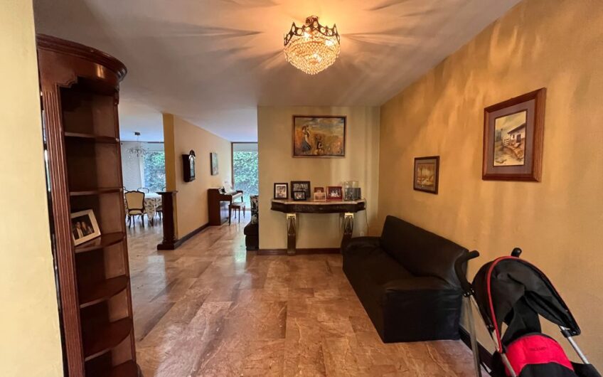 Casa en venta en el Fraccionamiento Altamira, Zapopan, Jalisco