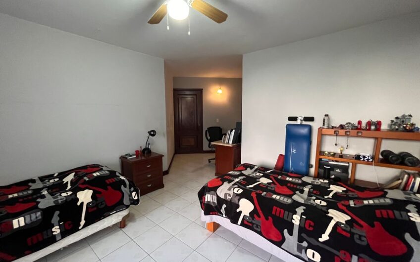 Casa en venta en el Fraccionamiento Altamira, Zapopan, Jalisco