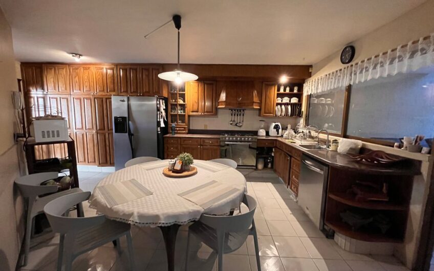 Casa en venta en el Fraccionamiento Altamira, Zapopan, Jalisco