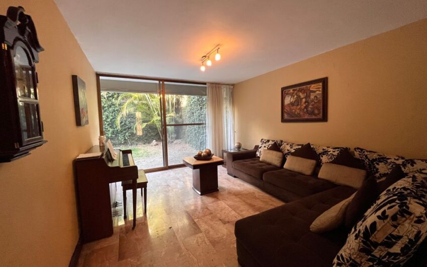 Casa en venta en el Fraccionamiento Altamira, Zapopan, Jalisco