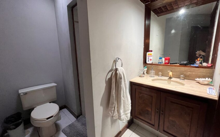 Casa en venta en el Fraccionamiento Altamira, Zapopan, Jalisco