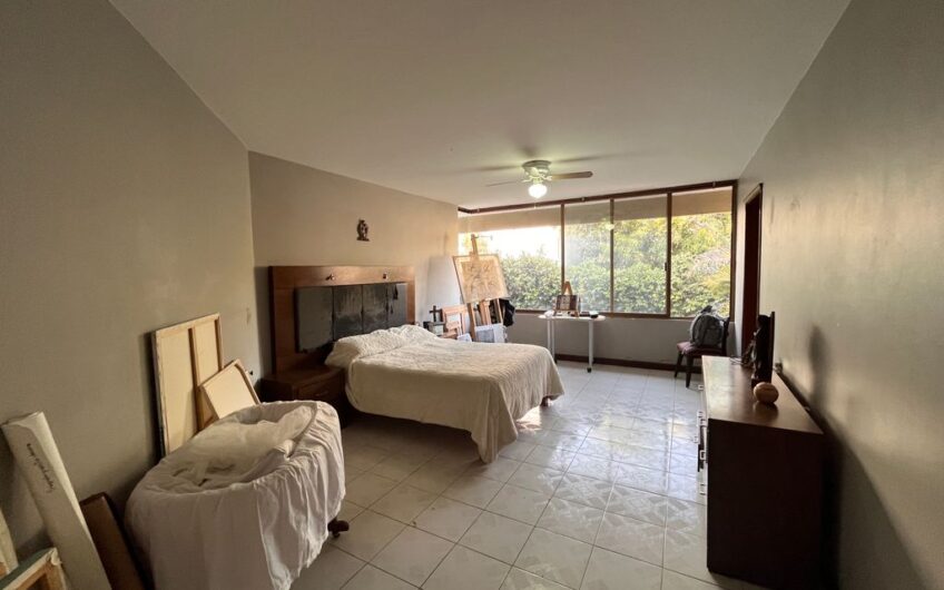 Casa en venta en el Fraccionamiento Altamira, Zapopan, Jalisco