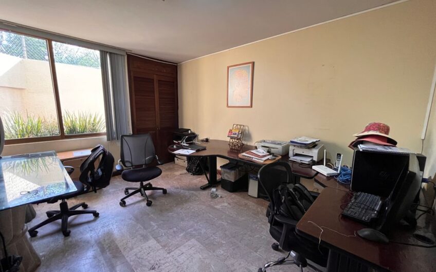 Casa en venta en el Fraccionamiento Altamira, Zapopan, Jalisco