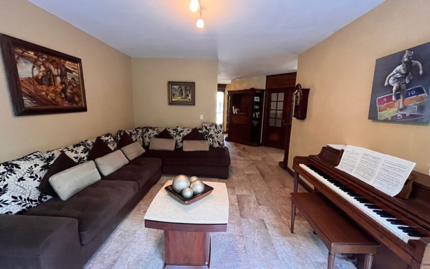 Casa en venta en el Fraccionamiento Altamira, Zapopan, Jalisco